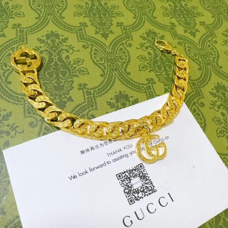 G*u*i bracelets